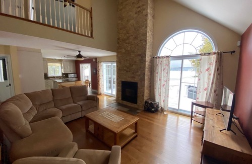 Val-des-Lacs House | Waterfront cottage Lac Quenouille