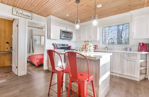 Carden Cottage | Waterfront Cottage Kawartha Lakes Pool Table Games Room Luxury
