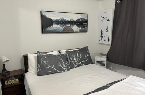 Scugog House | Waterfront Cottage Near Toronto Private Dock, Water Crafts, BBQ Wi-Fi - Sleeps 4