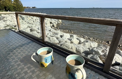 Collingwood House | Waterfront home w/beach, pool, and tennis. 5 min to Blue Mountain.