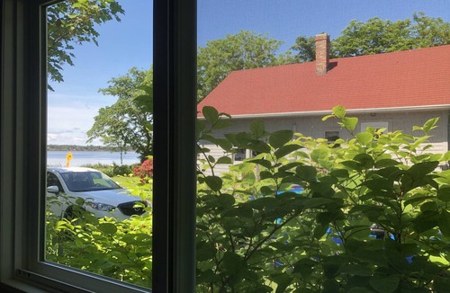Stanhope House | Waterfront honeymoon holiday home