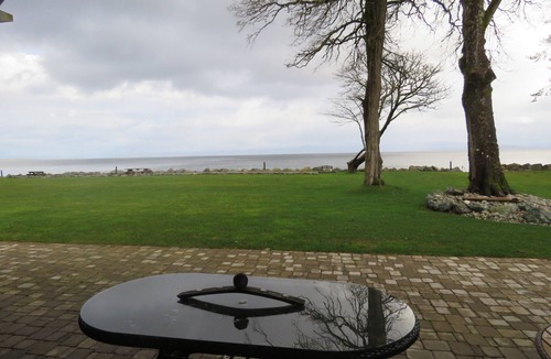 Regional District of Nanaimo House | Waterfront Luxurious Beach Home with Shared Pool