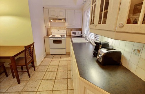 Bellerive Apartment | Waterfront MTL Loft :Free Parking & Metro Access