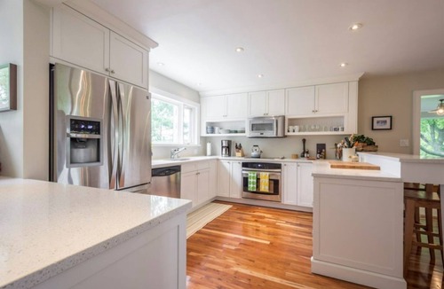 Adolphustown House | Waterfront Newly Renovated: The Glenora House - Jul/Aug - 1 wk minimum stay