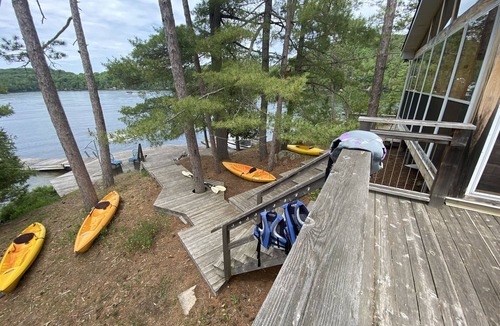 Val-des-Monts Cottage | Waterfront Paradise on Private Point