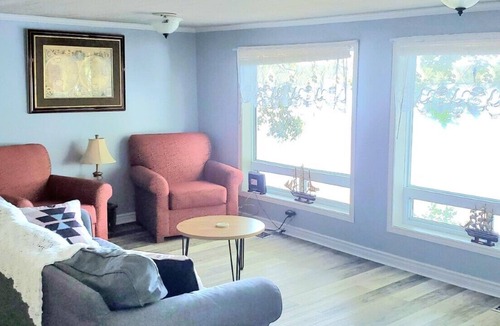 Frontenac Cottage | Waterfront Paradise 20 Minutes to 1000 Islands