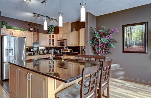 North End Condo | Waterfront Resort Condo Kelowna - Amazing Views! Great Downtown location