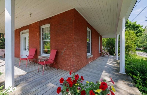 Pointe Claire House | Waterfront Spacious 4-bedroom house with WiFi and AC in gorgeous Pointe-Claire