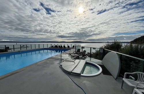 North Oyster Condo | Waterfront studio with stunning patio views!