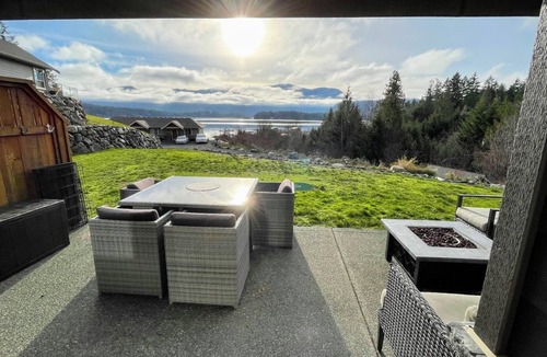 Port Alberni House | WATERFRONT townhouse at The Maples on beautiful Sproat Lake