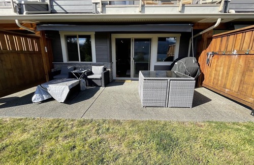 Port Alberni House | WATERFRONT townhouse at The Maples on beautiful Sproat Lake