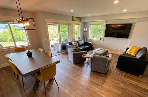 Port Alberni House | WATERFRONT townhouse at The Maples on beautiful Sproat Lake