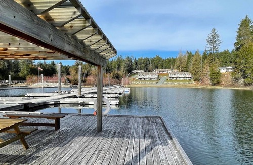 Port Alberni House | WATERFRONT townhouse at The Maples on beautiful Sproat Lake