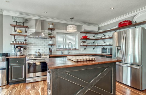 Scotch Creek House | Waterfront Vacation- FULL house with Dock and Buoy