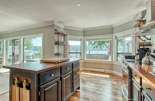 Scotch Creek House | Waterfront Vacation- FULL house with Dock and Buoy