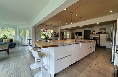 Nelson Villa | Waterfront Villa w/hot tub and private dock.
