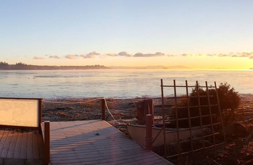 Courtenay House | Waterfront Wonder! Epic private paradise near the center of Courtenay