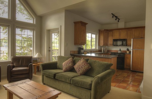 Ucluelet Hotel | Waters Edge Shoreside Suites