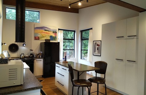 Madeira Park Cabin | Waterview Architectural Gem - Romantic Seclusion!