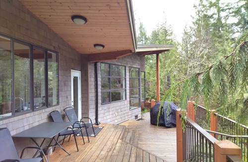 Madeira Park Cabin | Waterview Architectural Gem - Romantic Seclusion!