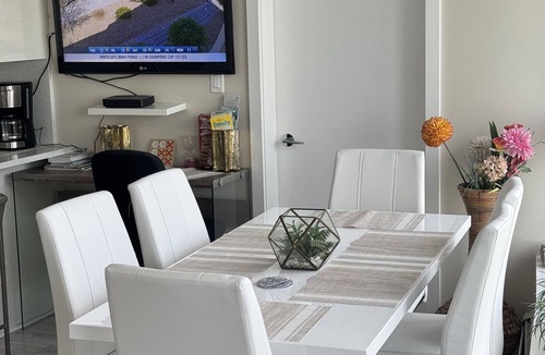 Crosstown Condo | Waterview Bright AC condo in vancouver 4 guests free parking
