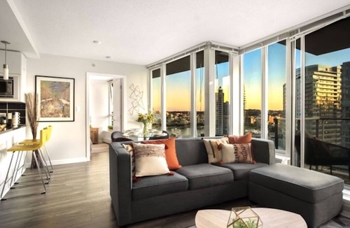 Crosstown Condo | Waterview Bright AC condo in vancouver 4 guests free parking