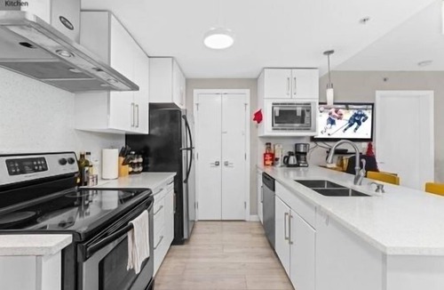 Crosstown Condo | Waterview Bright AC condo in vancouver 4 guests free parking