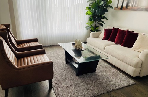 Welland House | Waterview Estates Luxurious Stay is 20min from Niagara falls, stunning location