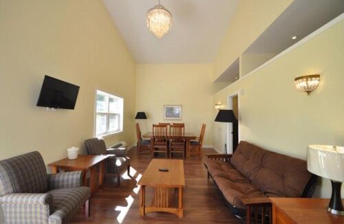 Wiarton Hotel | Waterview On The Bay