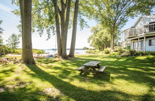 Waupoos House | Waupoos Beach Commons: Beach Front House & Chalet