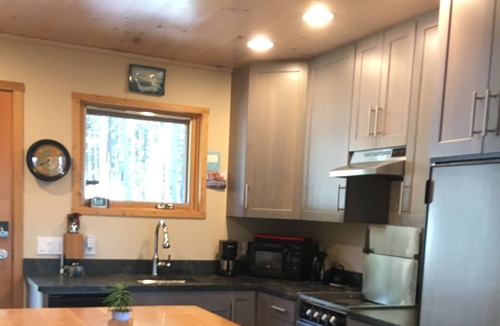 Lund Cottage | Weekly Rentals Lund Cottage close to the Harbour/Powell River