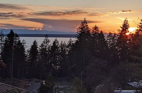 Lund Cottage | Weekly Rentals Lund Cottage close to the Harbour/Powell River