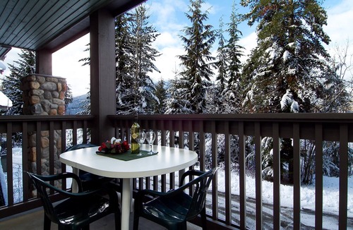 Upper Village House | WELCOME HOME! Spacious 5 Bedroom Family & Group Friendly SKI-IN Style Townhome