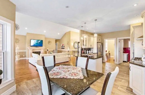 Carrying Place Cottage | Welcome to our luxurious bungalow house lake front phenomenon view.