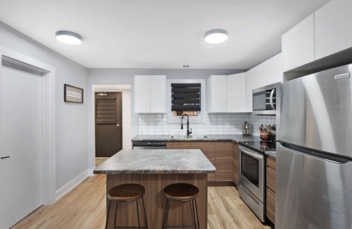 Welland Apartment | Welcome To Our Modern 2Bdrm/1Bth w/Laundry/BBQ