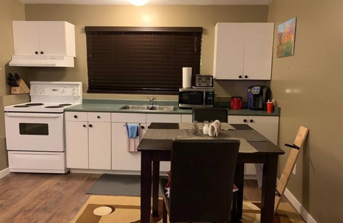 Upper Ten Oaks House | Welcome to Our Sandy Hill Guest Suite in East Abbotsford!
