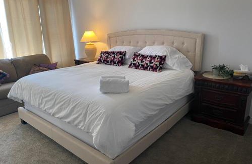Beamsville House | Welcome to Vista Ridge! King Size Bed Near it All