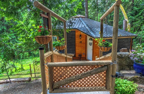 Otter Point Cottage | Welcome to Willowbend a peaceful forest country retreat. Unique Yurt style cabin