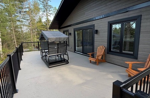 Riviere-Rouge Ski Chalet | Welcome to your haven of peace, a magnificent chalet nestled in the heart of nature.