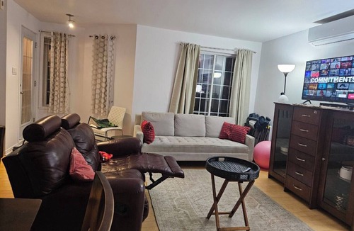 Saint-Hubert Condo | Welcome to Your Home Away From Home! 🏡✨nComfort Awaits in Our Cozy treat!