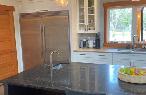 Courtenay House | West coast 3 acres fenced home. With privacy, pet friendly, grass. Cedar Sauna