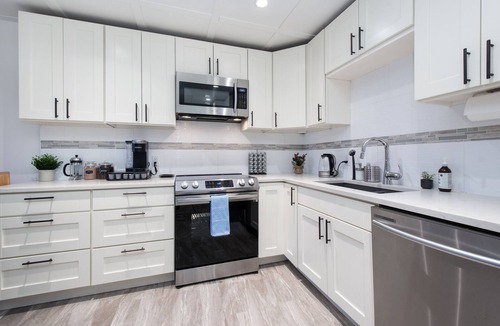 North Vancouver House | West Coast 3 Bedroom Garden Suite