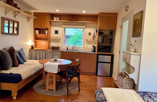 North Cowichan Cottage | West Coast Cedar Guest Cottage w/treed yard near vineyards & nature trails