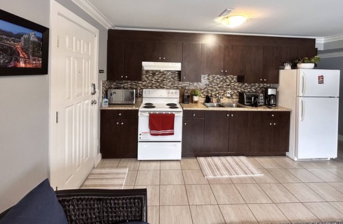 Guildford House | West coast Getaway 2 bedroom 1 bath