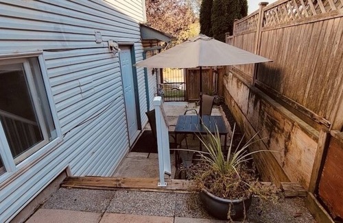 Guildford House | West coast Getaway 2 bedroom 1 bath