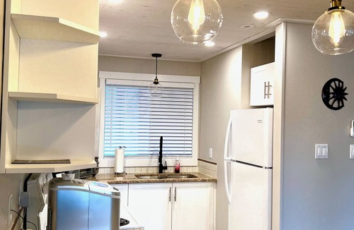 Regional District of Nanaimo Condo | West Coast Oasis ★ Oceanside ★ Full Kitchen ★ 2BD