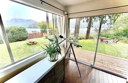 Shawnigan Lake House | West House! A beautiful lake front home with hot tub and dock.