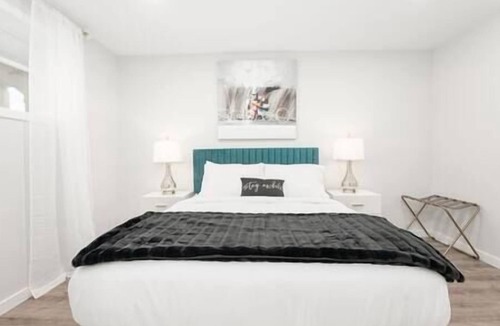 Lethbridge Bed & Breakfast | West Lethbridge Suite with Hot Tub