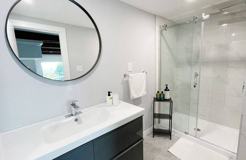 West Vancouver House | West Vancouver · Landmark View · Prime Location · 1BR Private Suite