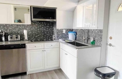 West Vancouver Apartment | West Vancouver · Landmark View · Prime Location · 3BR Private Suite